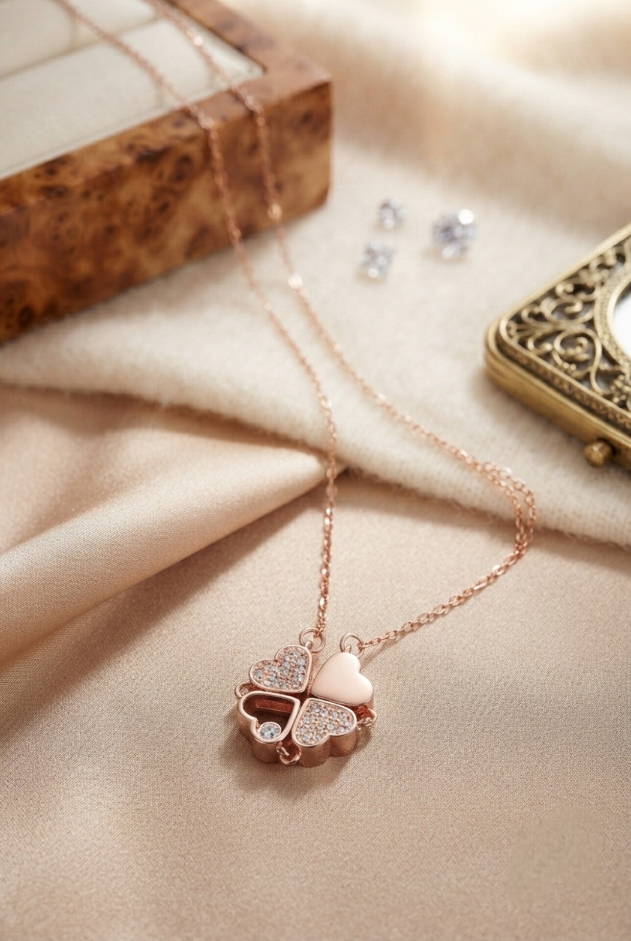 Stylish Japanese &amp; Korean 4-in-1 Magnetic Heart &amp; Clover Necklace
