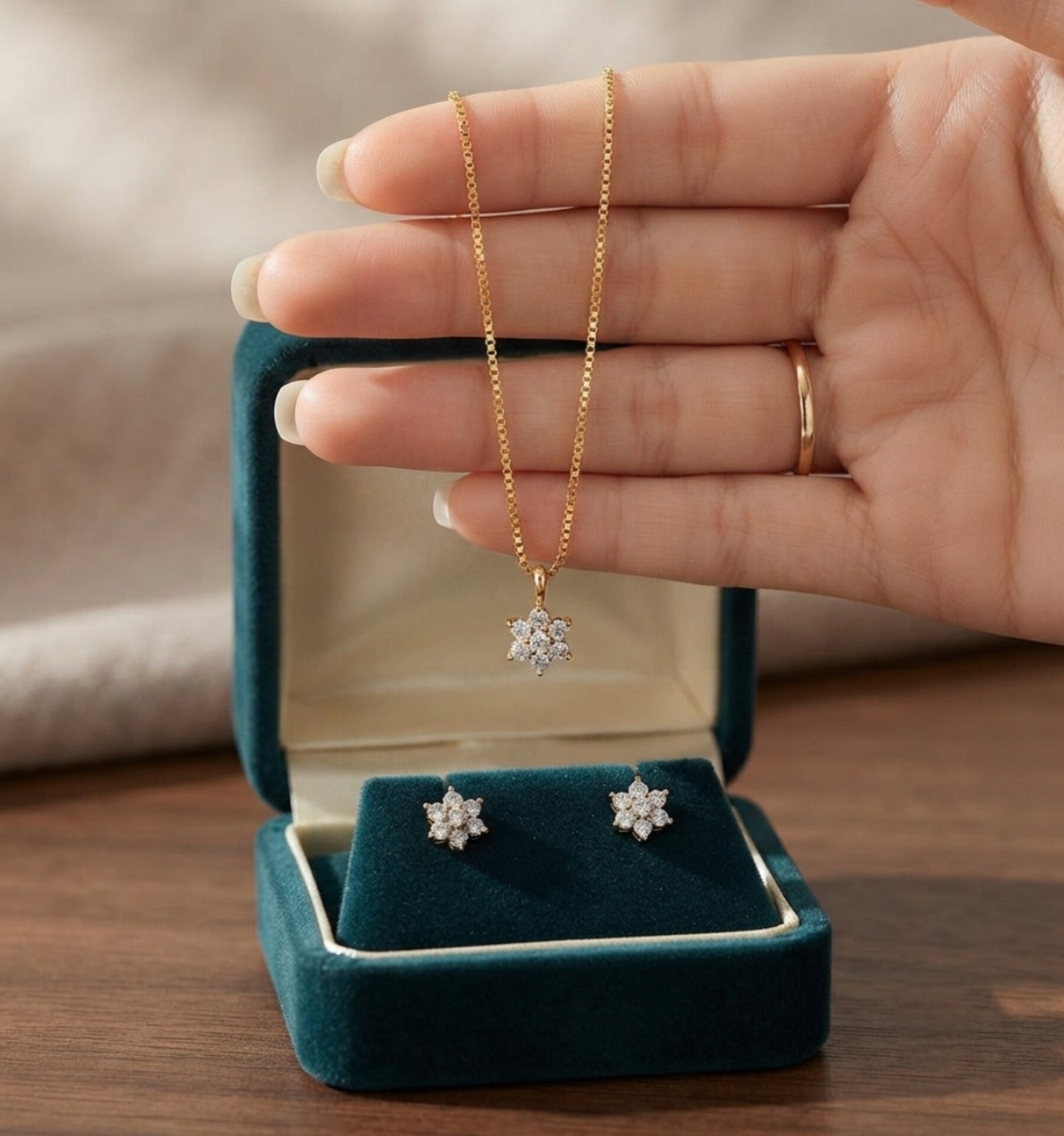 Trendy Gold-Plated Floral Pendant Chain with Matching Earrings Set