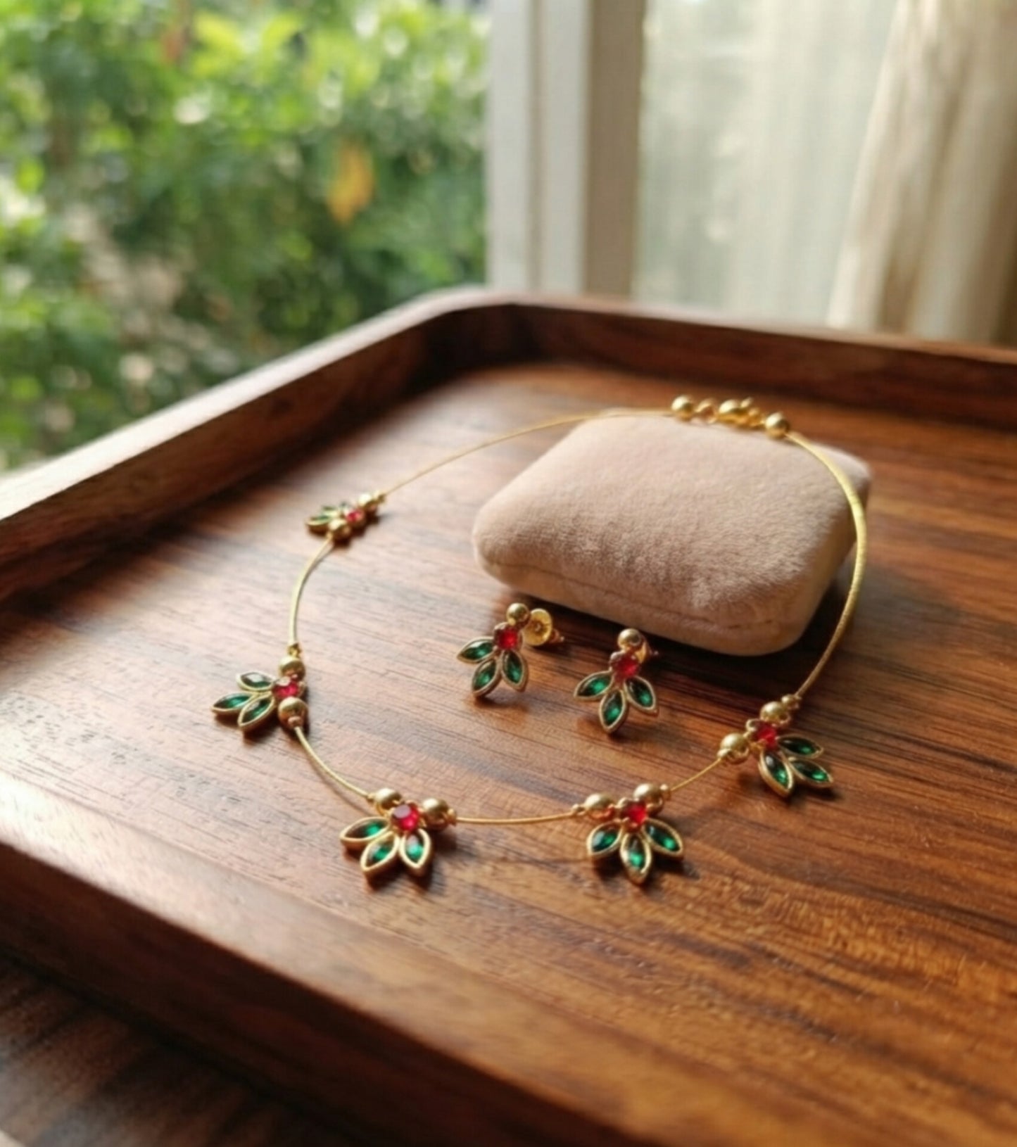 Green Tulip Invisible Chain with Matching Earrings