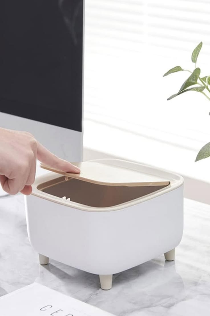 Mini Portable Tabletop Dustbin